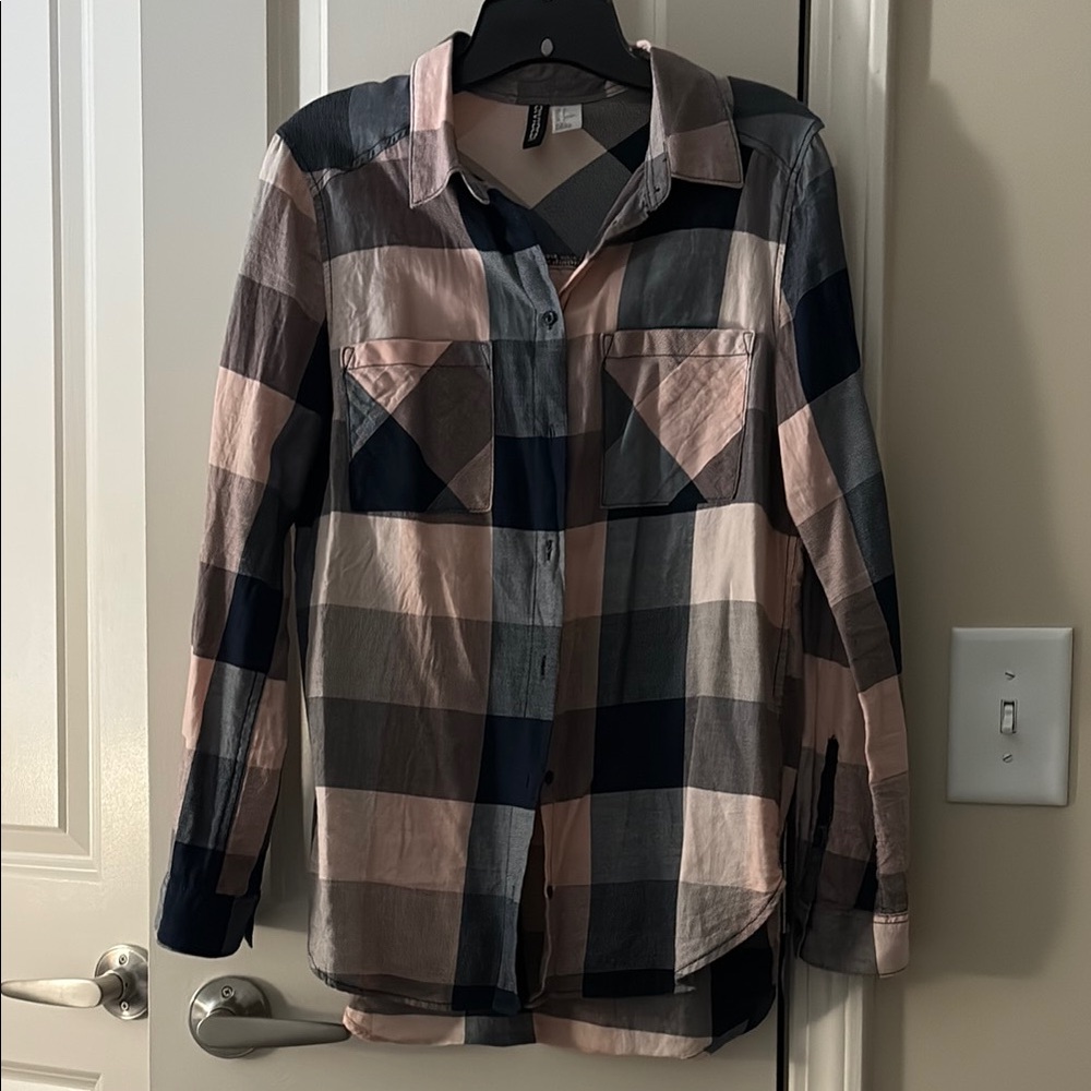 H&M Plaid Button-Up Shirt in Pink and Navy